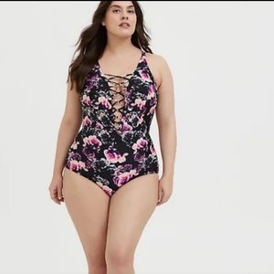 NWT Torrid size 1 floral swimwear